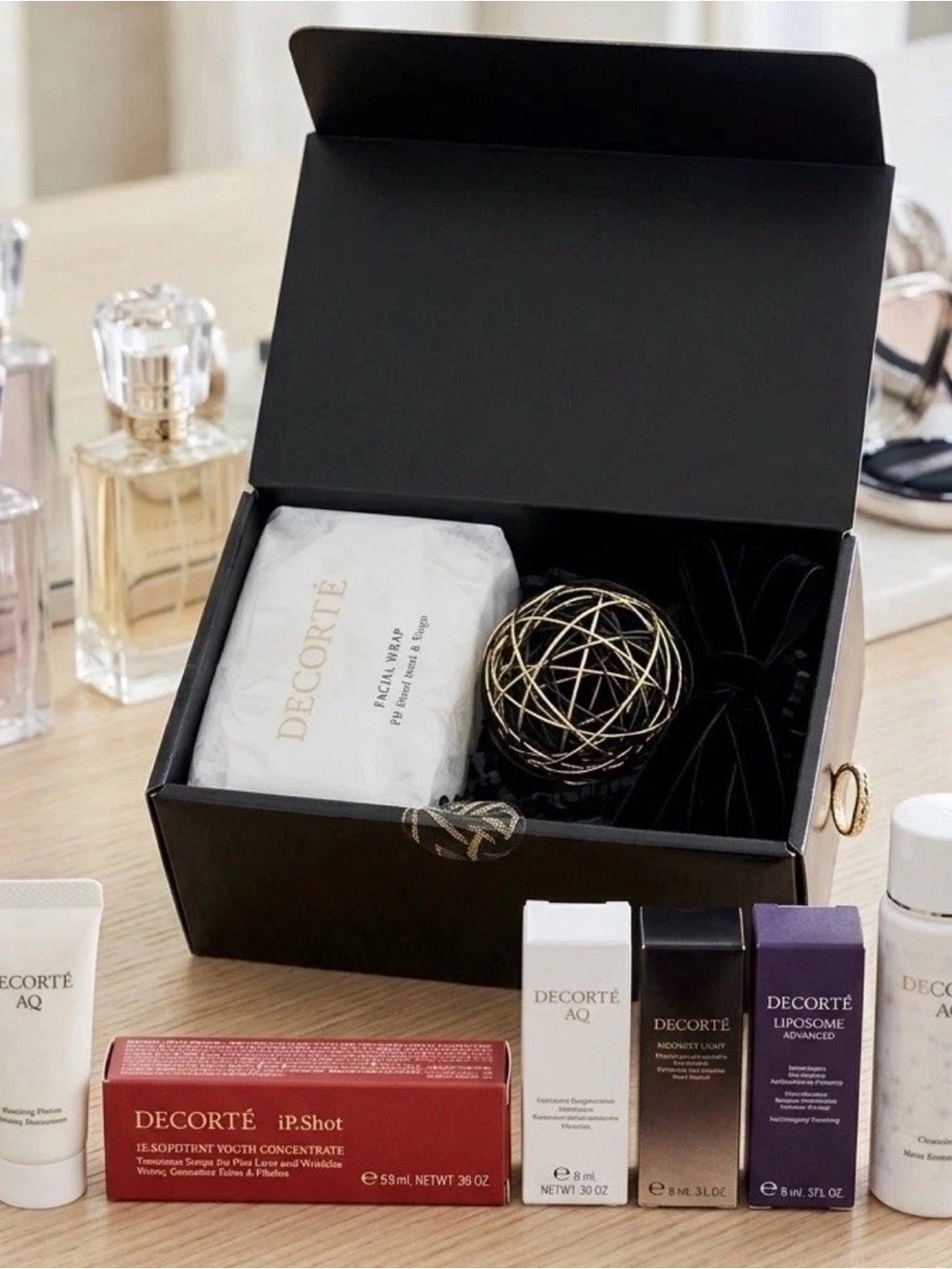 Decorte Japanese Skincare 8-Piece Mini Skincare Set, NIB